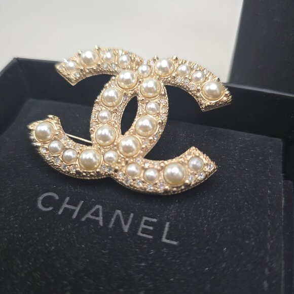 Chanel Gold Pearly White and Crystal Brooch - Picture 4 of 9
